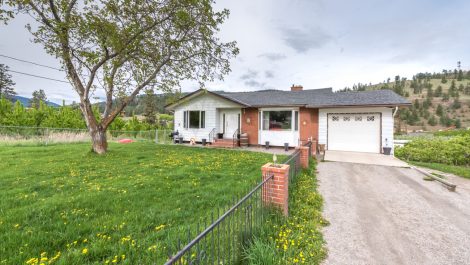 8616 Cedar Ave – Summerland