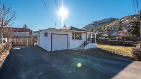 13009 Armstrong Ave – Summerland