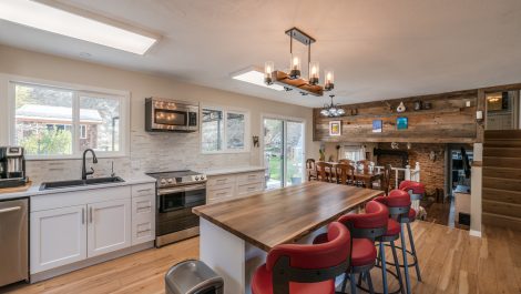 8019 Victoria Rd South – Summerland
