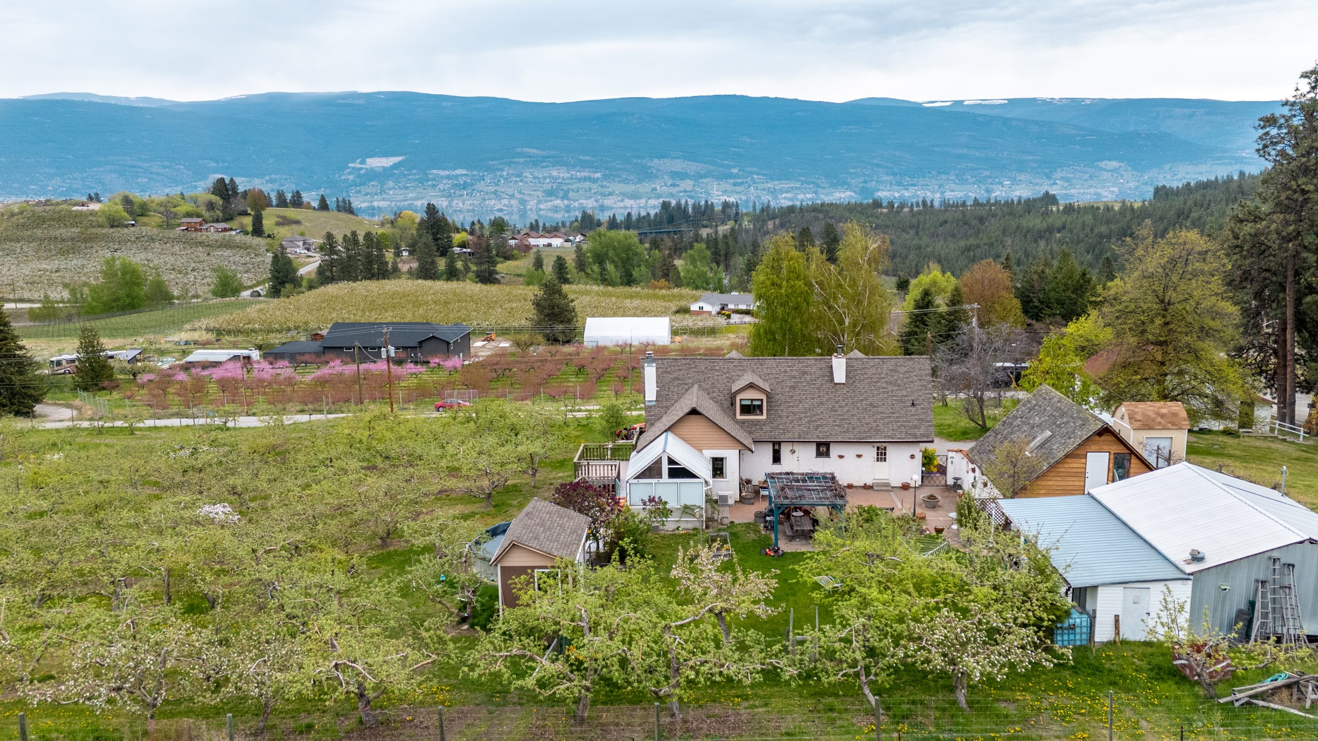 4206 Monro Avenue | $1,249,000 | MLS® 10345348 | Summerland 4206 Monro Avenue | $1,249,000 | MLS® 10345348 | Summerland