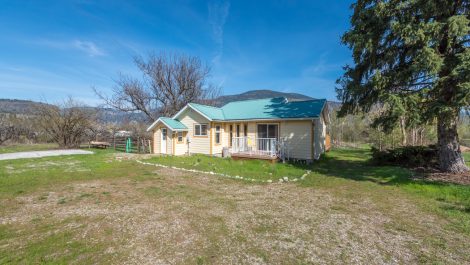 7621 Hwy 97 – Oliver