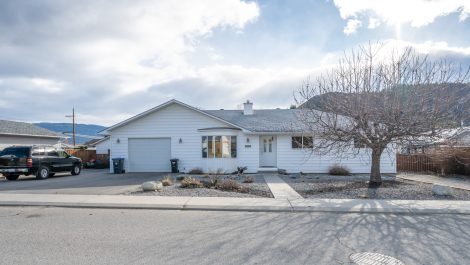 10932 Prior Place – Summerland