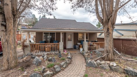 11006 Adams Ave, Summerland BC