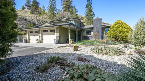 8702 Kuroda Place | $989,000 | MLS® 10309541 | Summerland